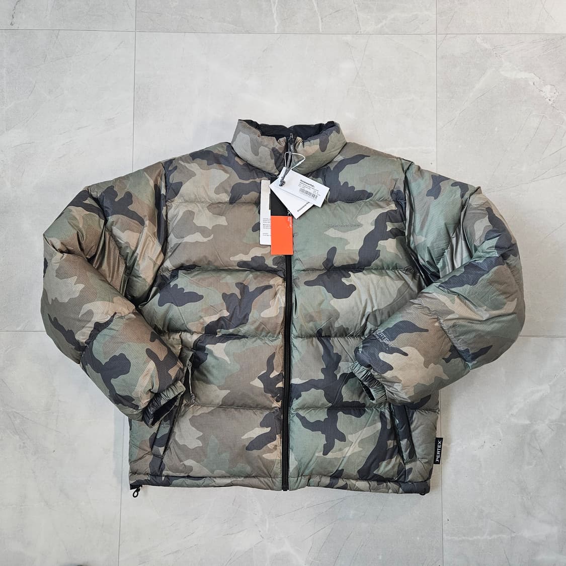 [S] 디스이즈네버댓 퍼텍스 리버시블 패딩 카모

새상품

사이즈: S 상품이미지2