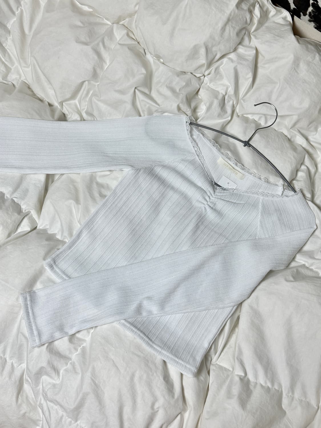 뉴뉴 하우스 성수 셔링 롱슬리브 새상품 상품이미지2