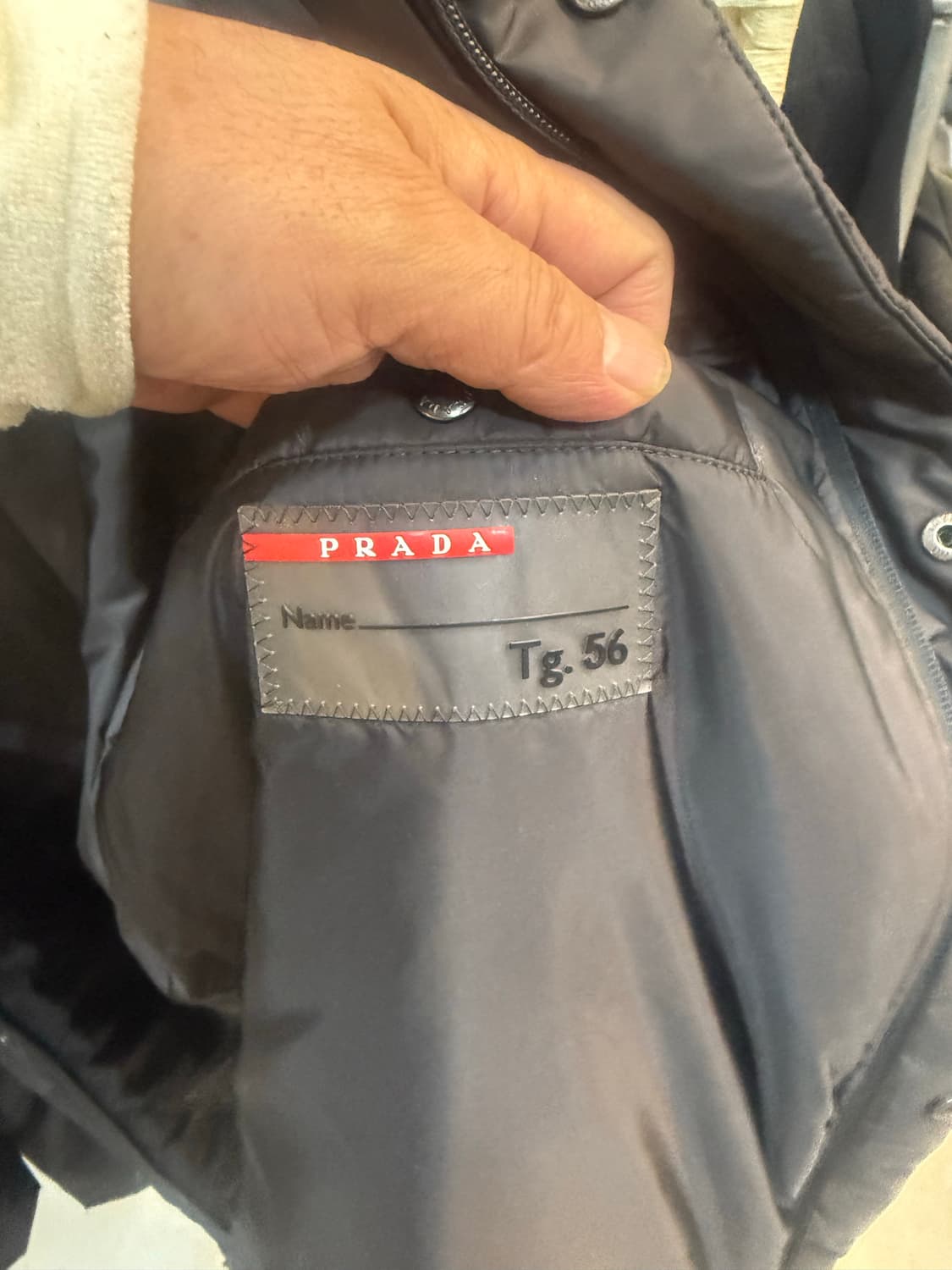 56/105-110 정품 프라다 경량패딩 팝니다 상품이미지5