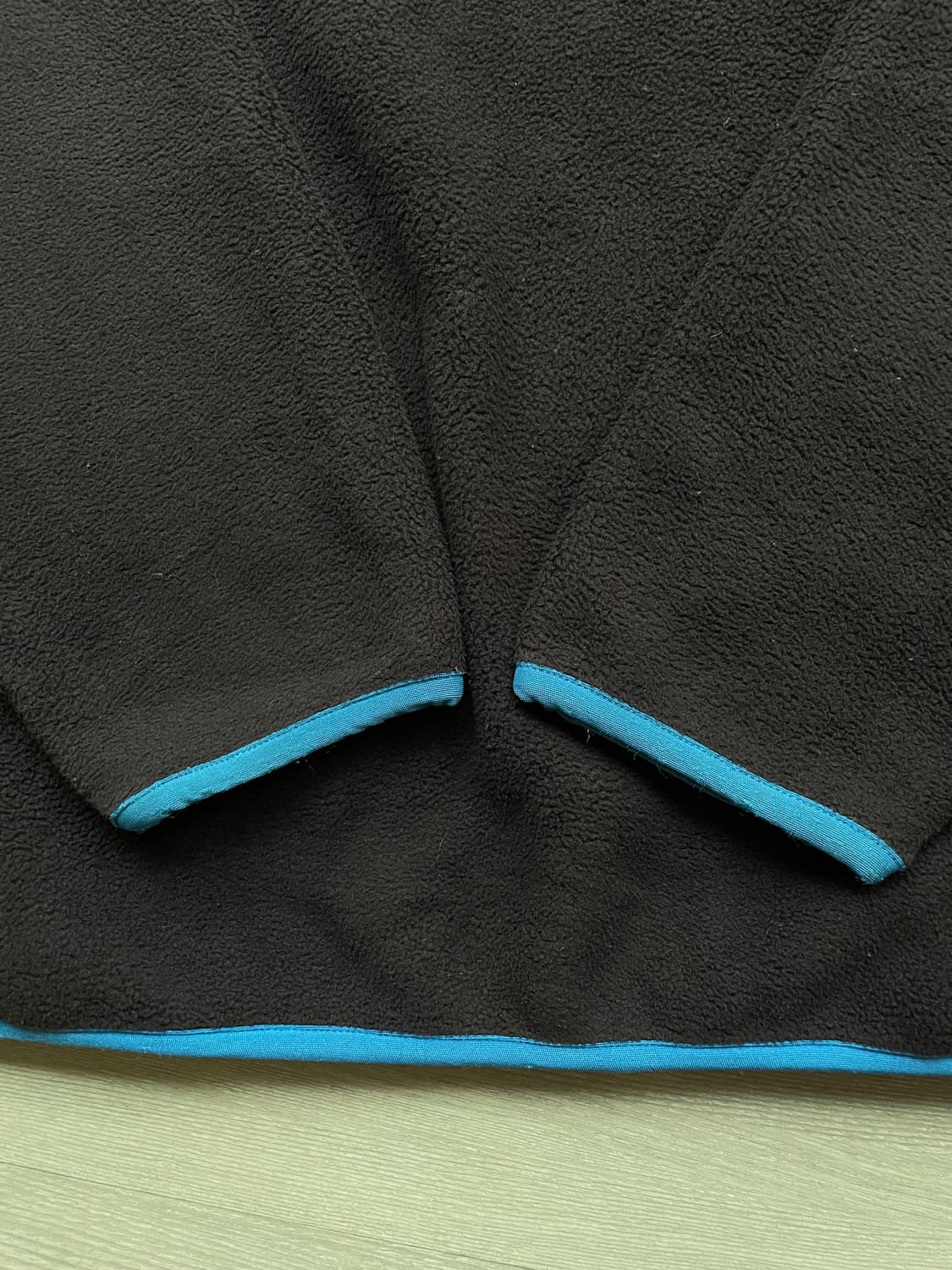 파타고니아 신칠라 브라운 플럼 잔나비 최정훈 착용 상품이미지6