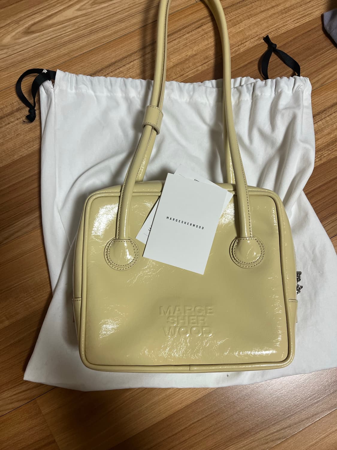 마지셔우드 피핑숄더백 버터 상품이미지2