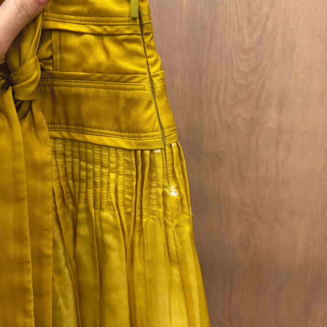 휴고 보스 실크 혼방 A라인 미디 스커트 플리츠 리본 타이 디테일 옐로우 상품이미지9