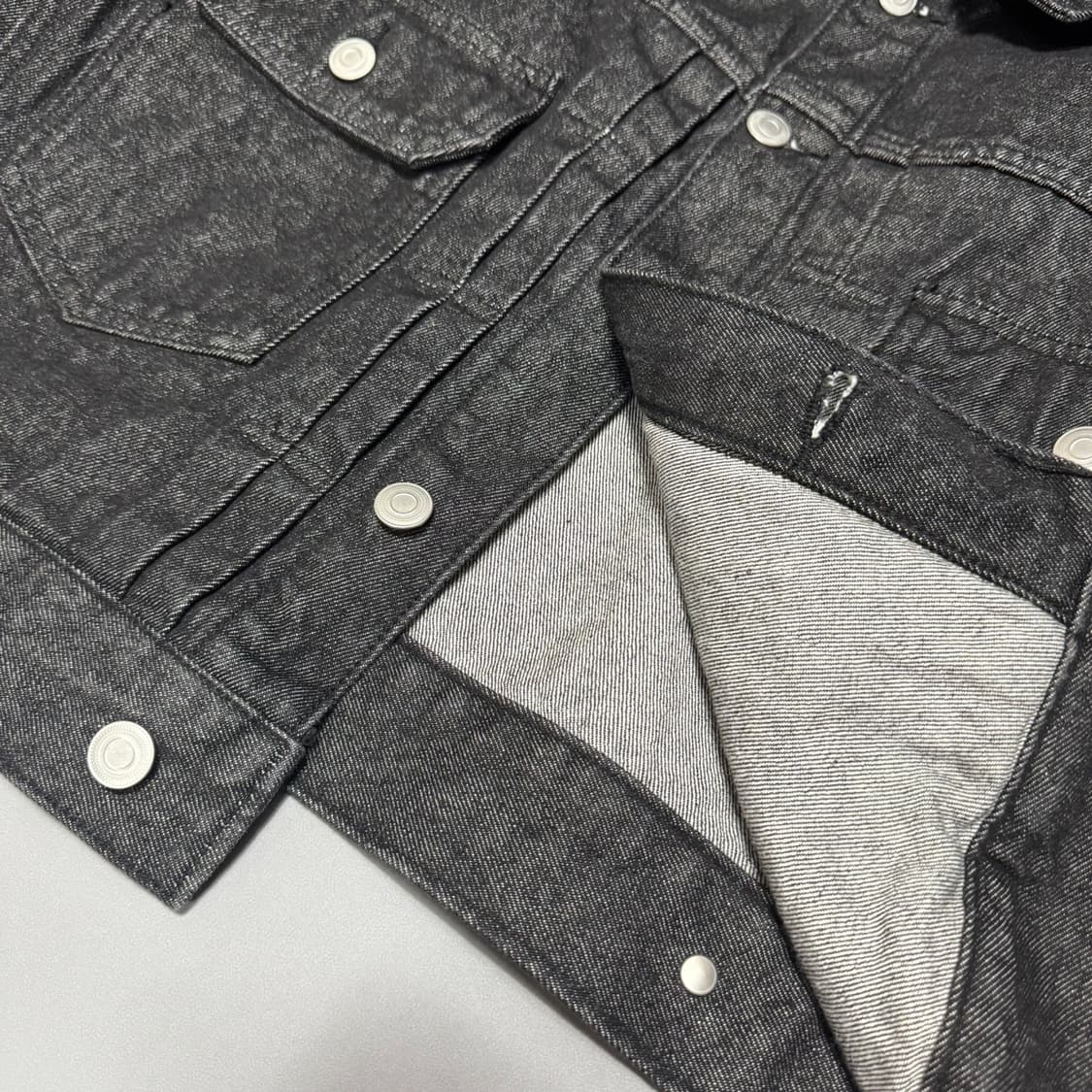 Oriens by 저널스탠다드 블랙 워시드 코튼 와이드 트러커 자켓 상품이미지4