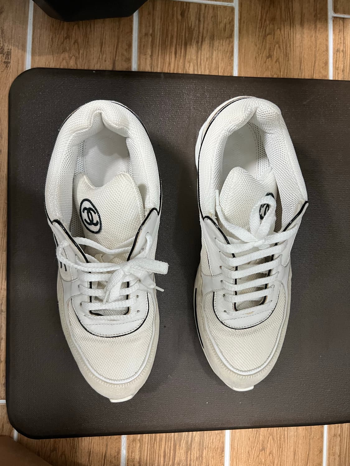 샤넬 CC 로고 크루즈 스니커즈 42사이즈 상품이미지2