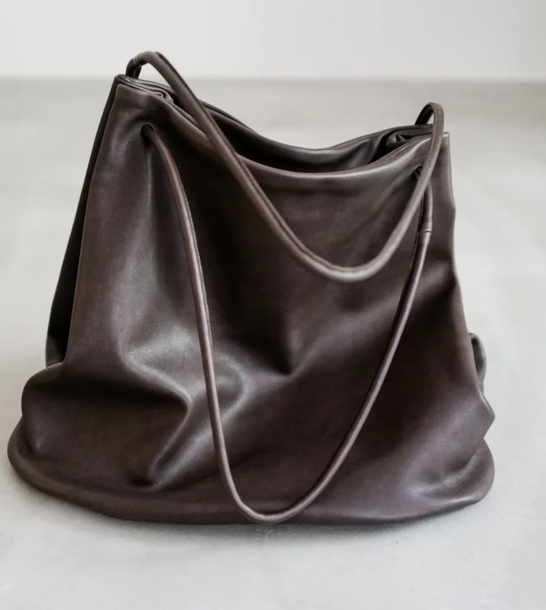 가브리엘라 콜 가먼츠 no.17 후프백 브라운 상품이미지1