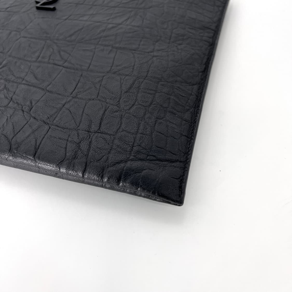 생로랑 모노그램 레더 클러치백 블랙 (667686) 상품이미지8