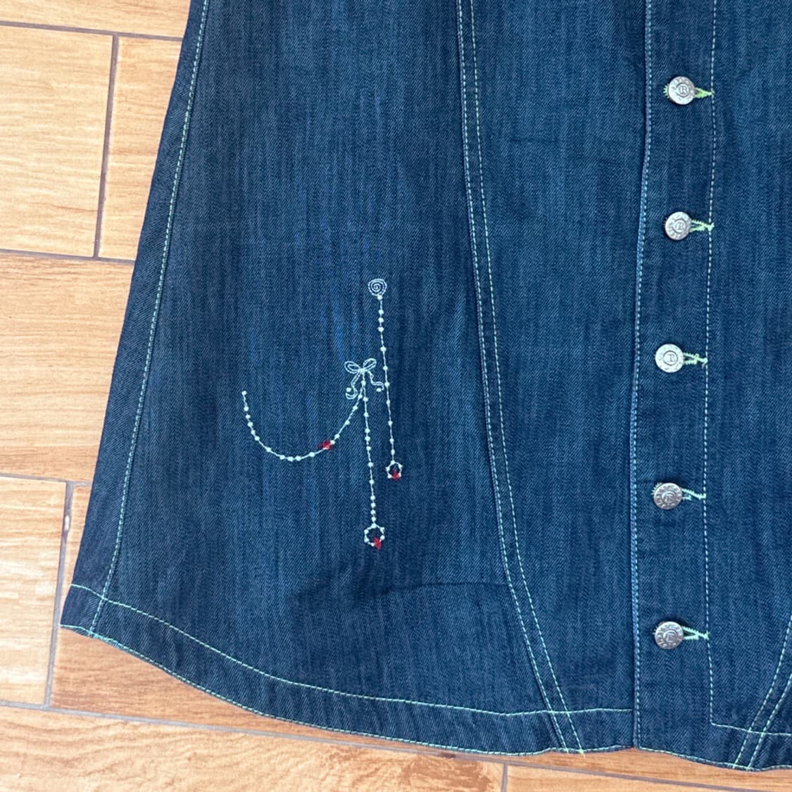 포레스트 자수 데님 버튼 스커트 상품이미지4