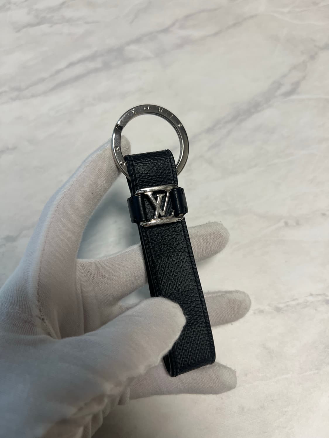 루이비통 LV 드라곤느 키 홀더 M62706 상품이미지1