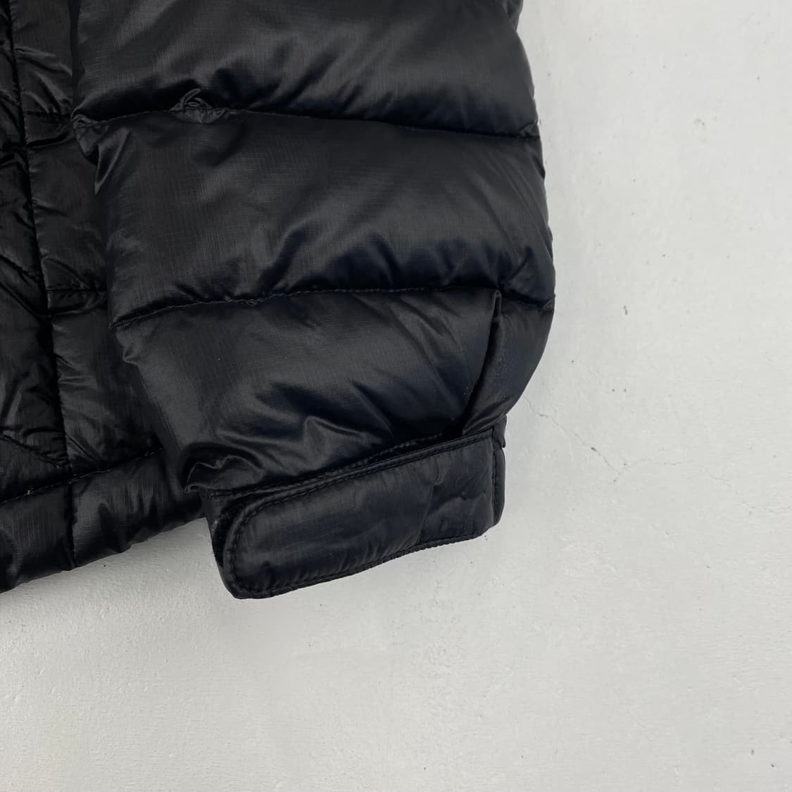 마운틴하드웨어 구스 다운 블랙 경량 패딩 (95) 상품이미지5
