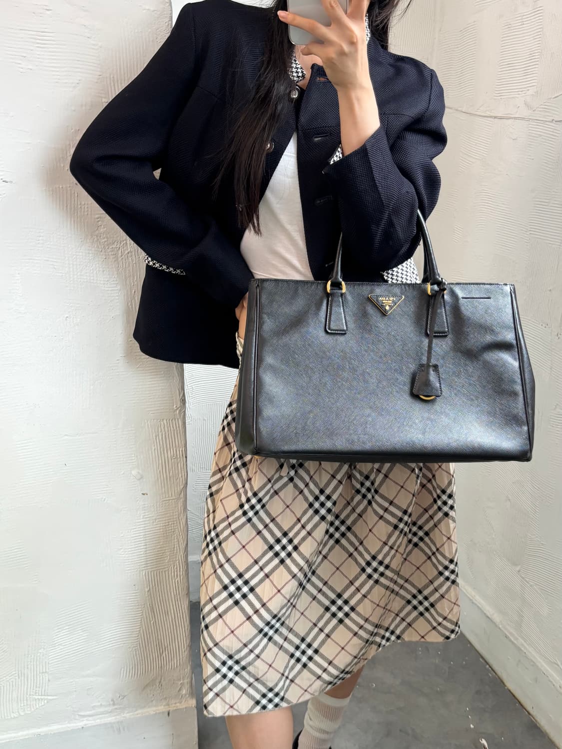 Prada 프라다 삼각 로고 블랙 레더 토트백 상품이미지2