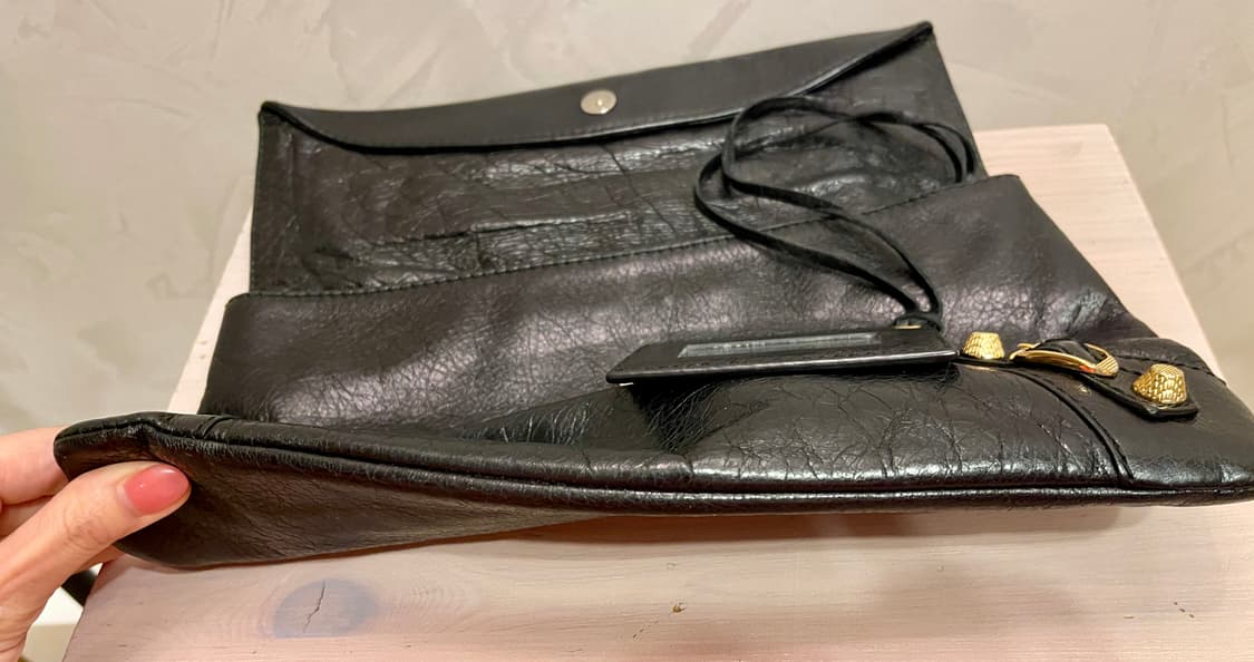 발렌시아가 클래식 스터드 클러치 (블랙/골드)  상품이미지6