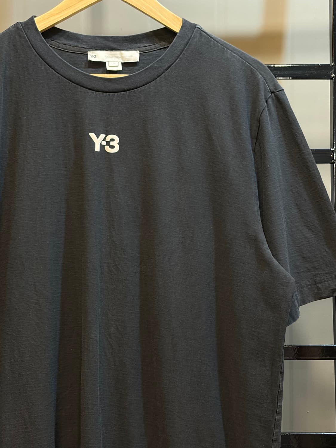 [L] Y-3 와이스리 요지야마모토  프론트 로고 반소매 티셔츠 7.9 상품이미지3