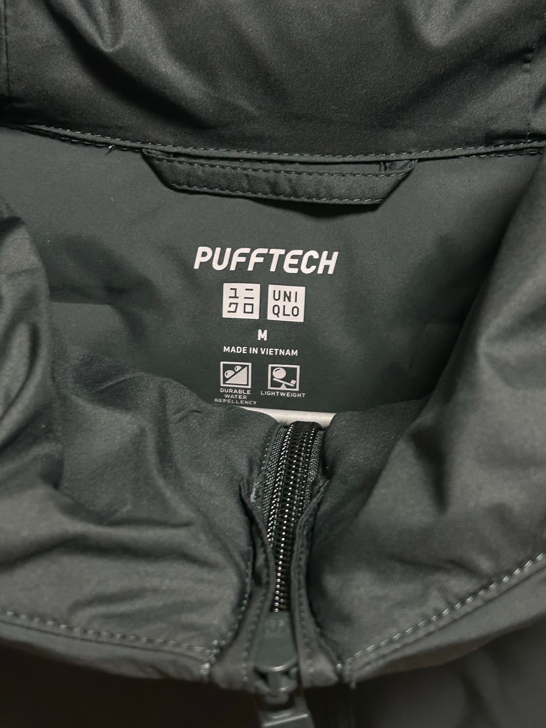 유니클로 퍼프테크 후드 파카 M 다크 그린 상품이미지2