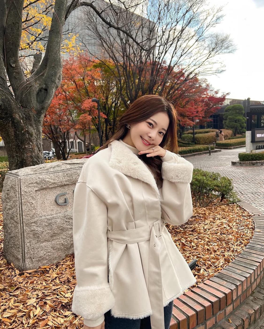 로아르 아옳이 베이지 무스탕 상품이미지1