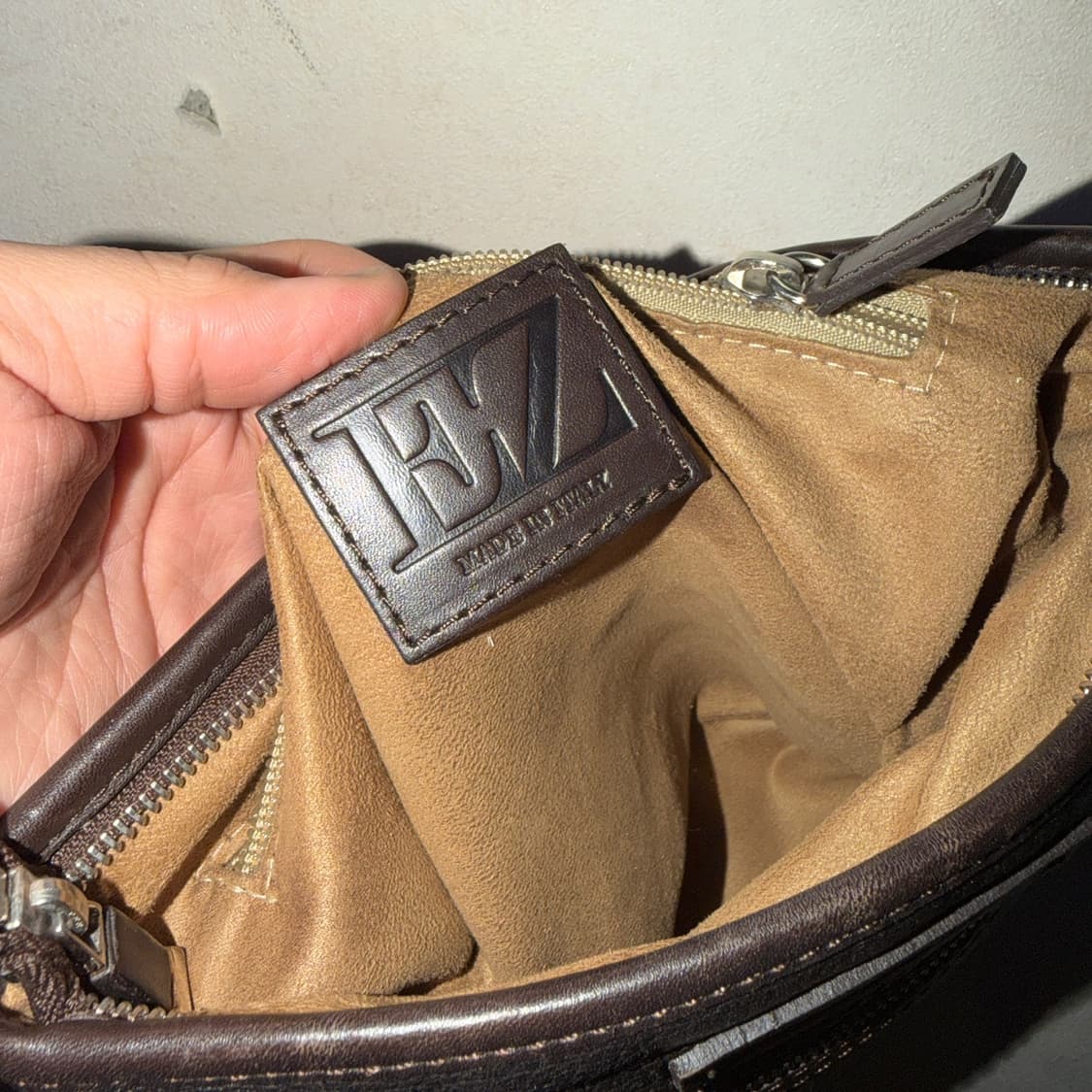 에메네질도 제냐 남성 크로스백 다크브라운 상품이미지9