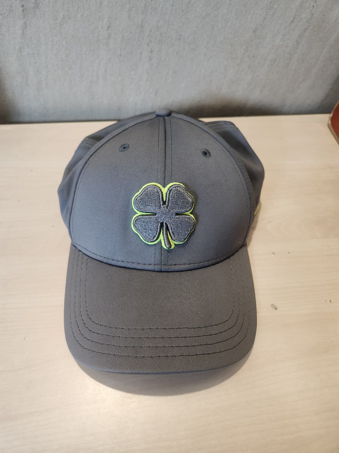 "BLACK CLOVER 🧢 Live Lucky 네온 클로버 캡"
 상품이미지1