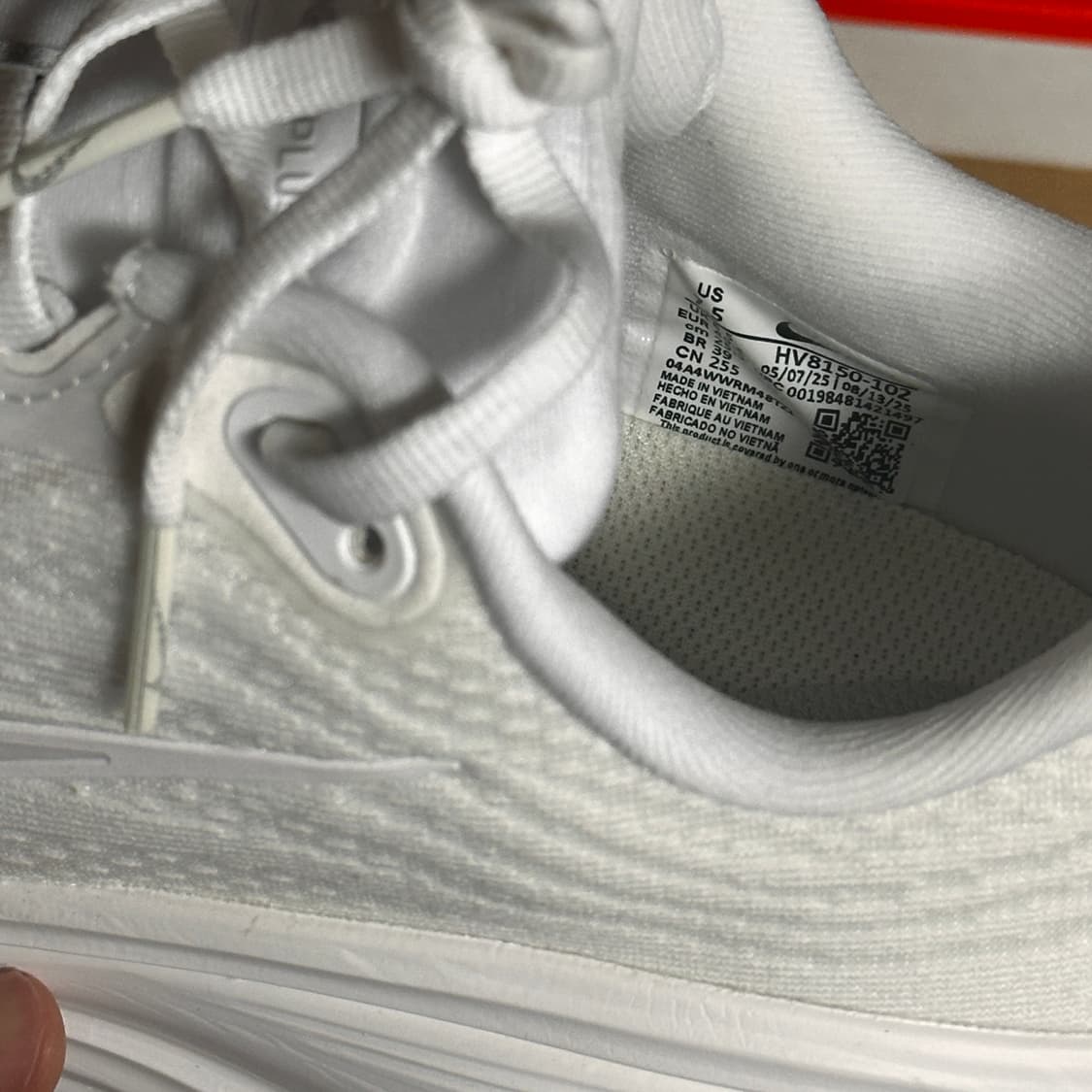 나이키 보메로 플러스 255 로드 러닝화 화이트 HV8154-102 상품이미지3