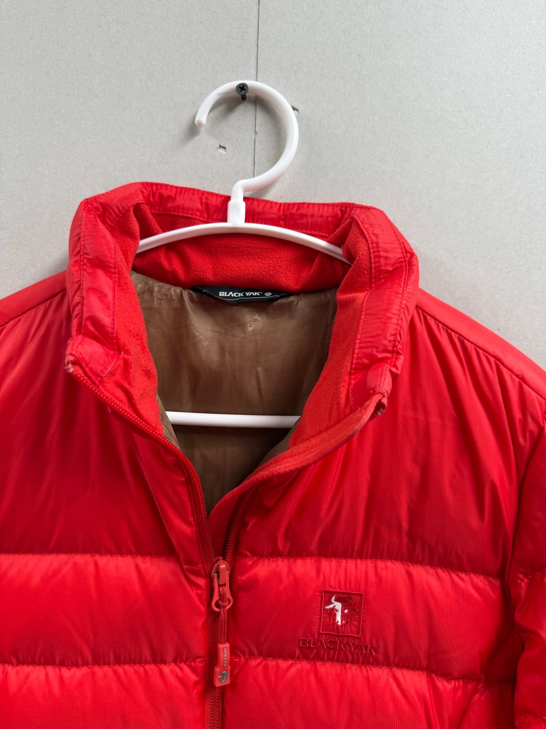 여성 90 / 블랙야크 오리털 중 경량패딩 레드 상품이미지3