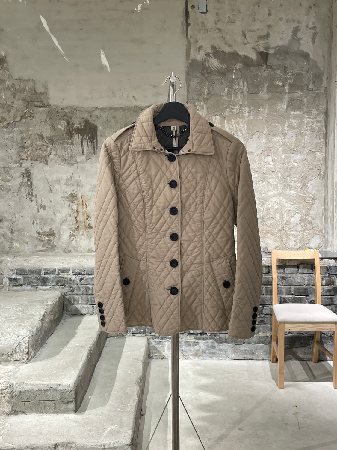 버버리 라이트 베이지 애쉬허스트 퀼팅 자켓 상품이미지1