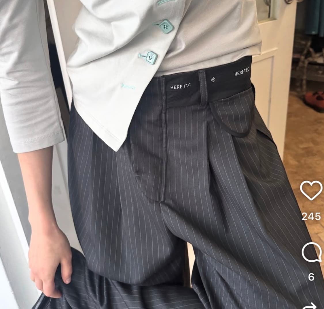 헤레틱 스트라이프 팬츠 차콜 상품이미지1