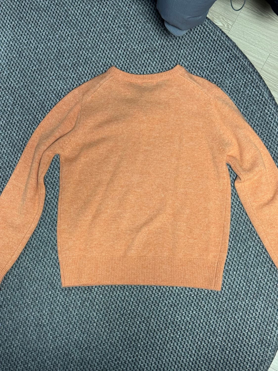 쉬이즈큐트 베지스웨터 캐럿 색상 팝니다 상품이미지3