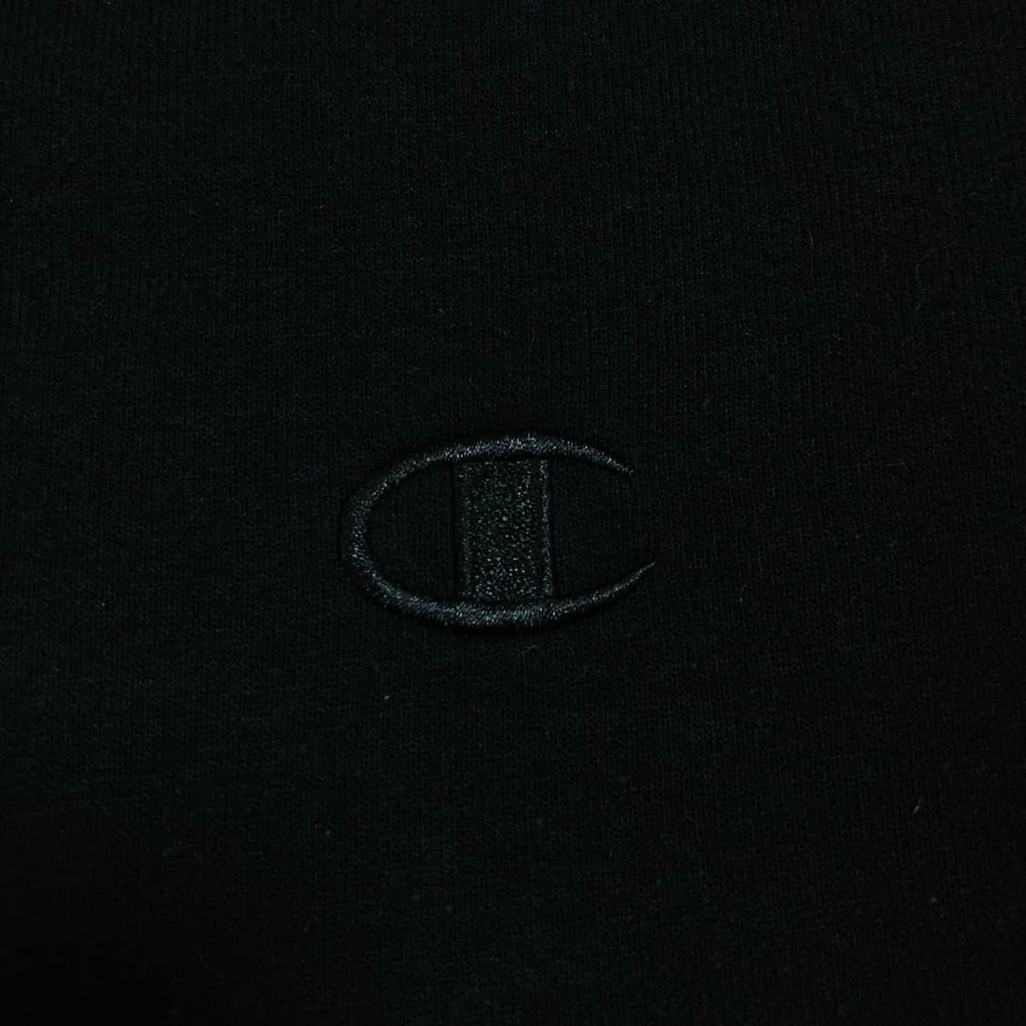 챔피온 스몰 로고 블랙 미니멀 맨투맨 상품이미지3