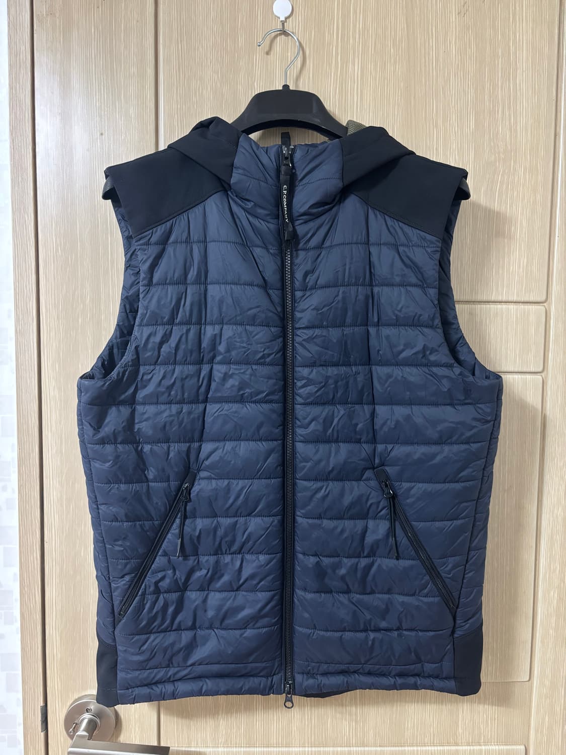 C.P.컴퍼니 패딩 고글 조끼 상품이미지1