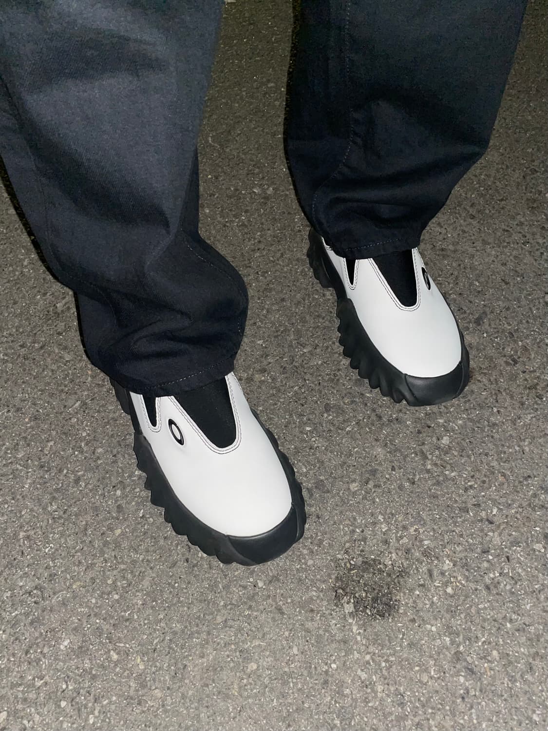 오클리 팩토리 팀x브레인 데드x센스 찹 쏘우 뮬 화이트 상품이미지8