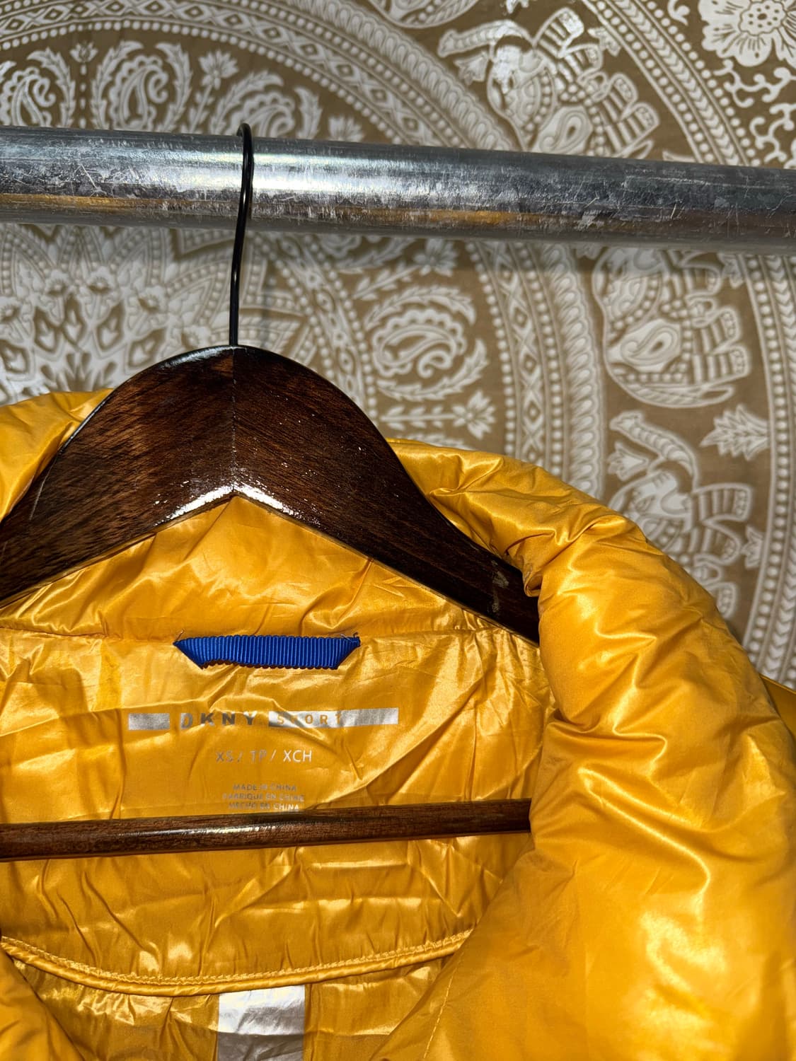 DKNY 백프린팅 숏패딩 상품이미지5