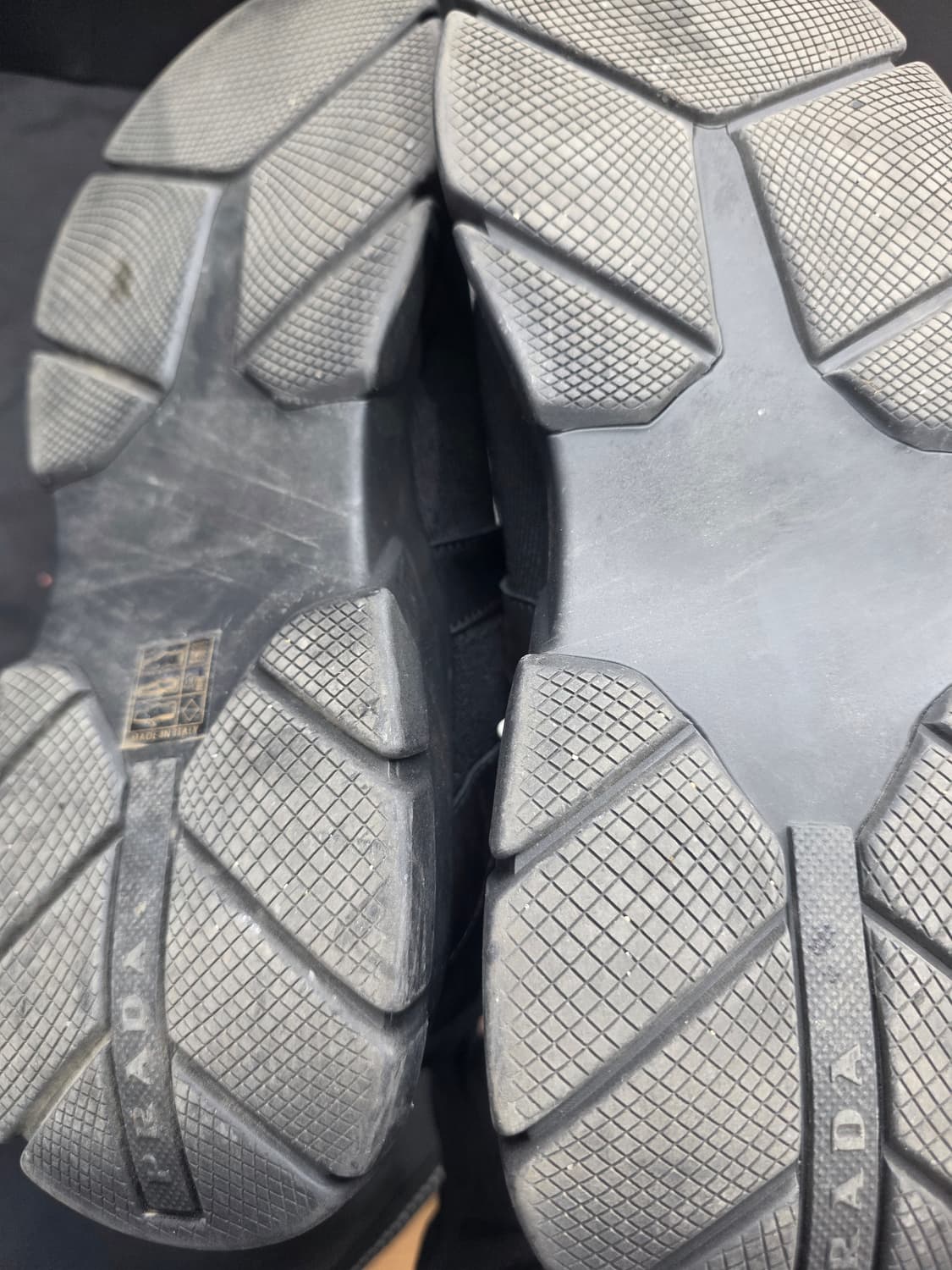 프라다 XY 로고 니트 스니커즈 블랙 화이트 (정품) 상품이미지4