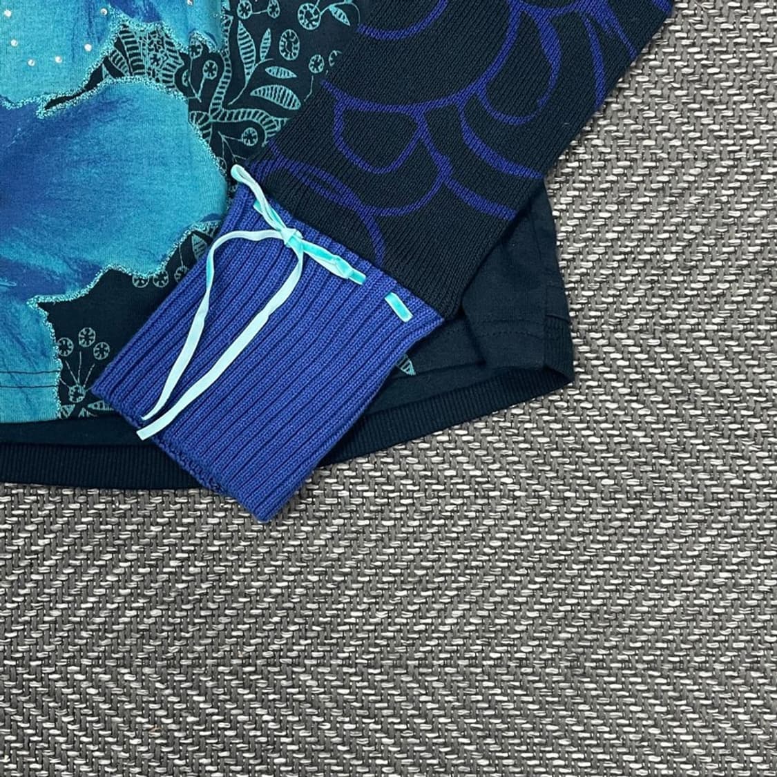 데시구알 패턴 프린팅 롱 슬리브 v0321 상품이미지4