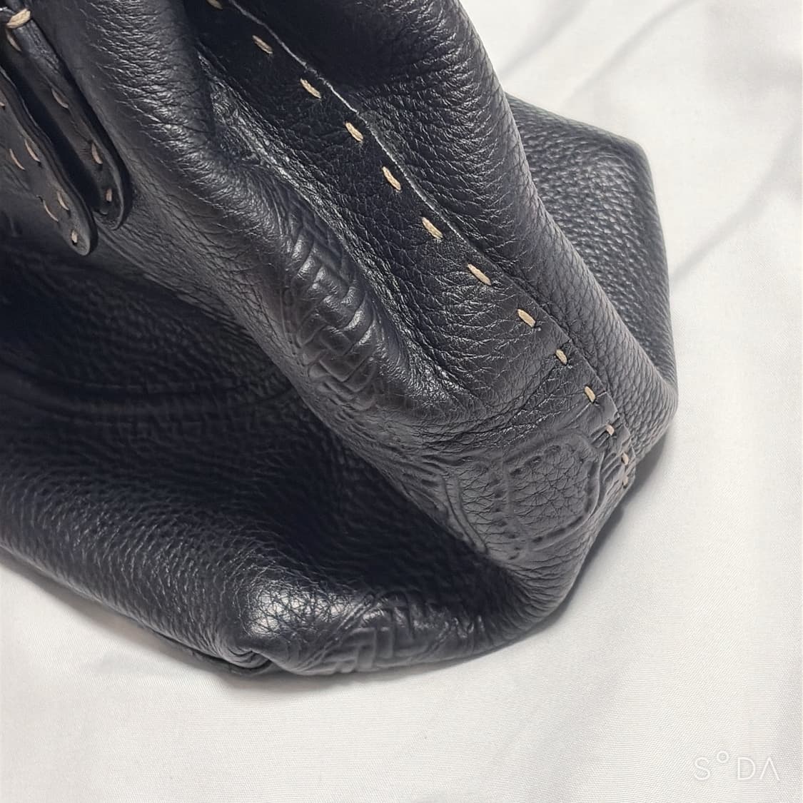 펜디 셀러리아 토트백 블랙 상품이미지10