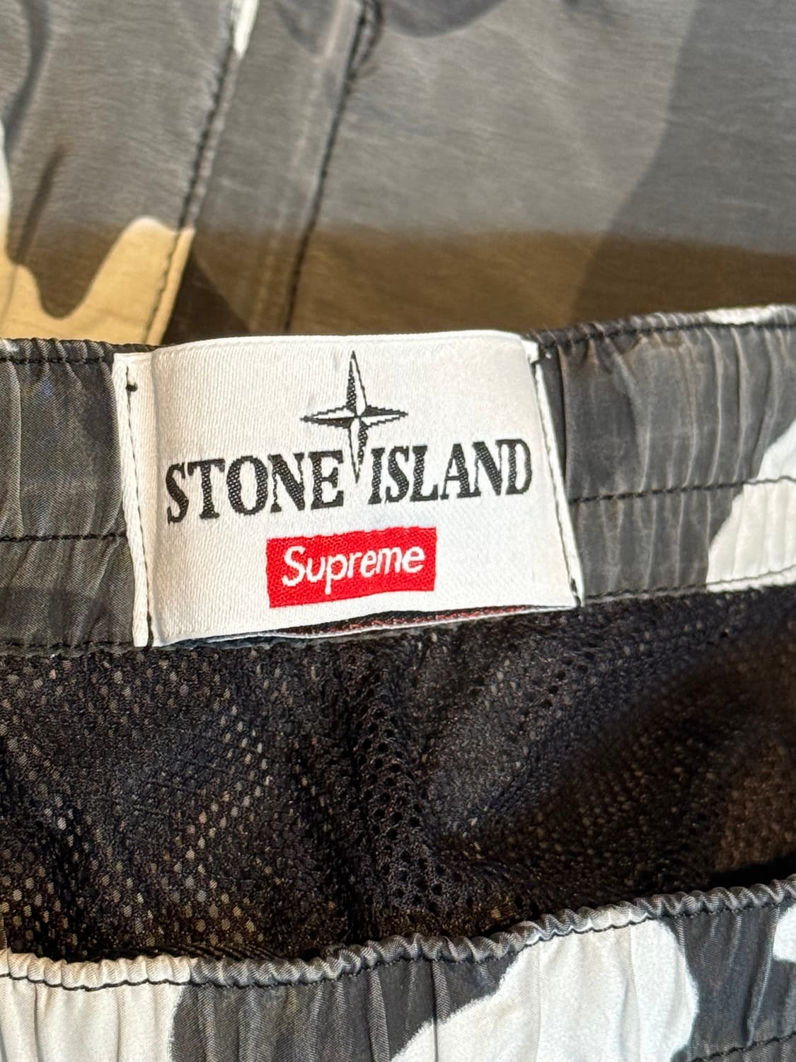 스캇 슈프림 X 스톤아일랜드 16 카모 나일론 메탈 트랙 팬츠 상품이미지9