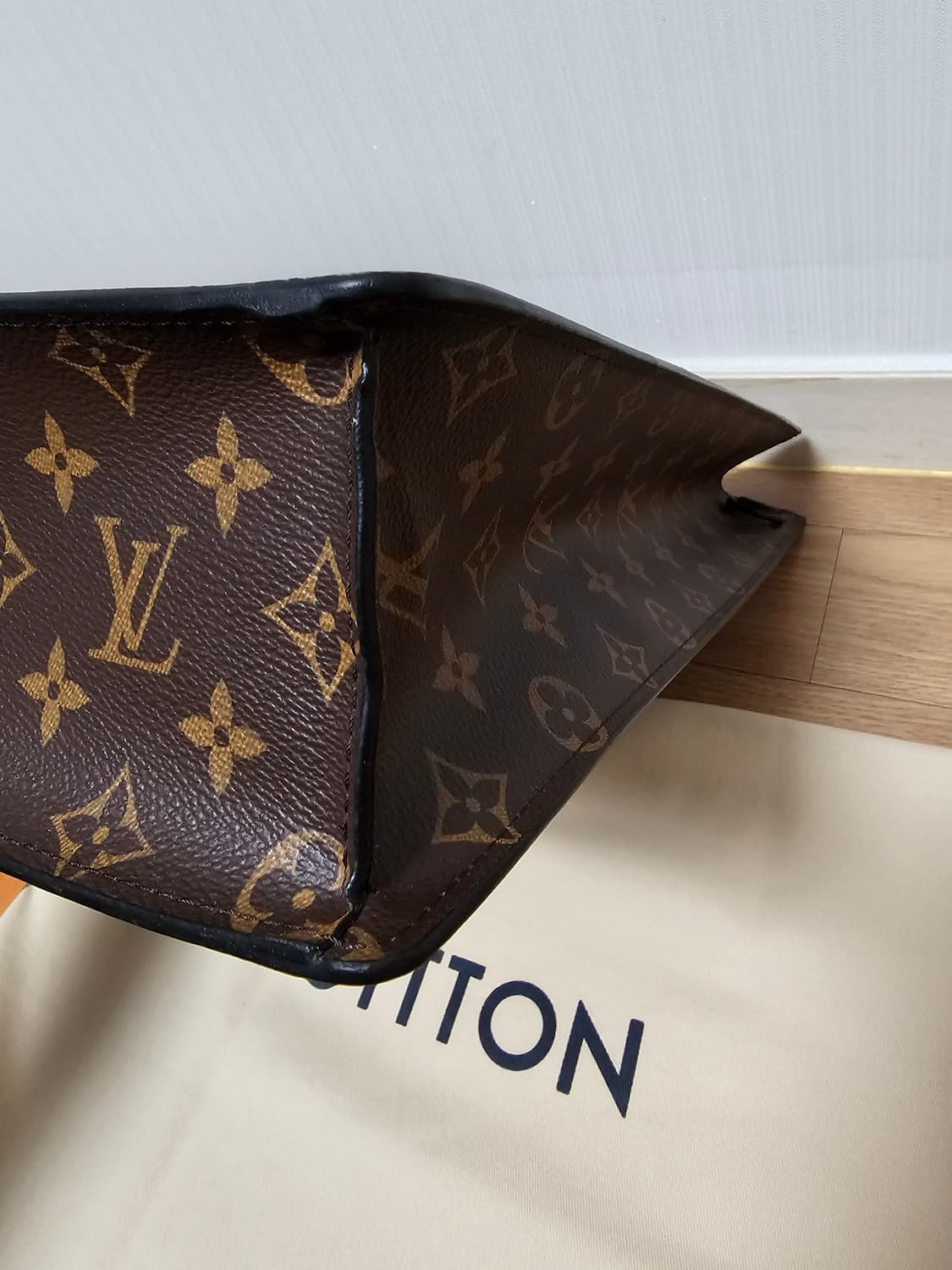 루이비통 버질아블로 캐릭터 자수 삭플라 크로스백 (새상품) 상품이미지10