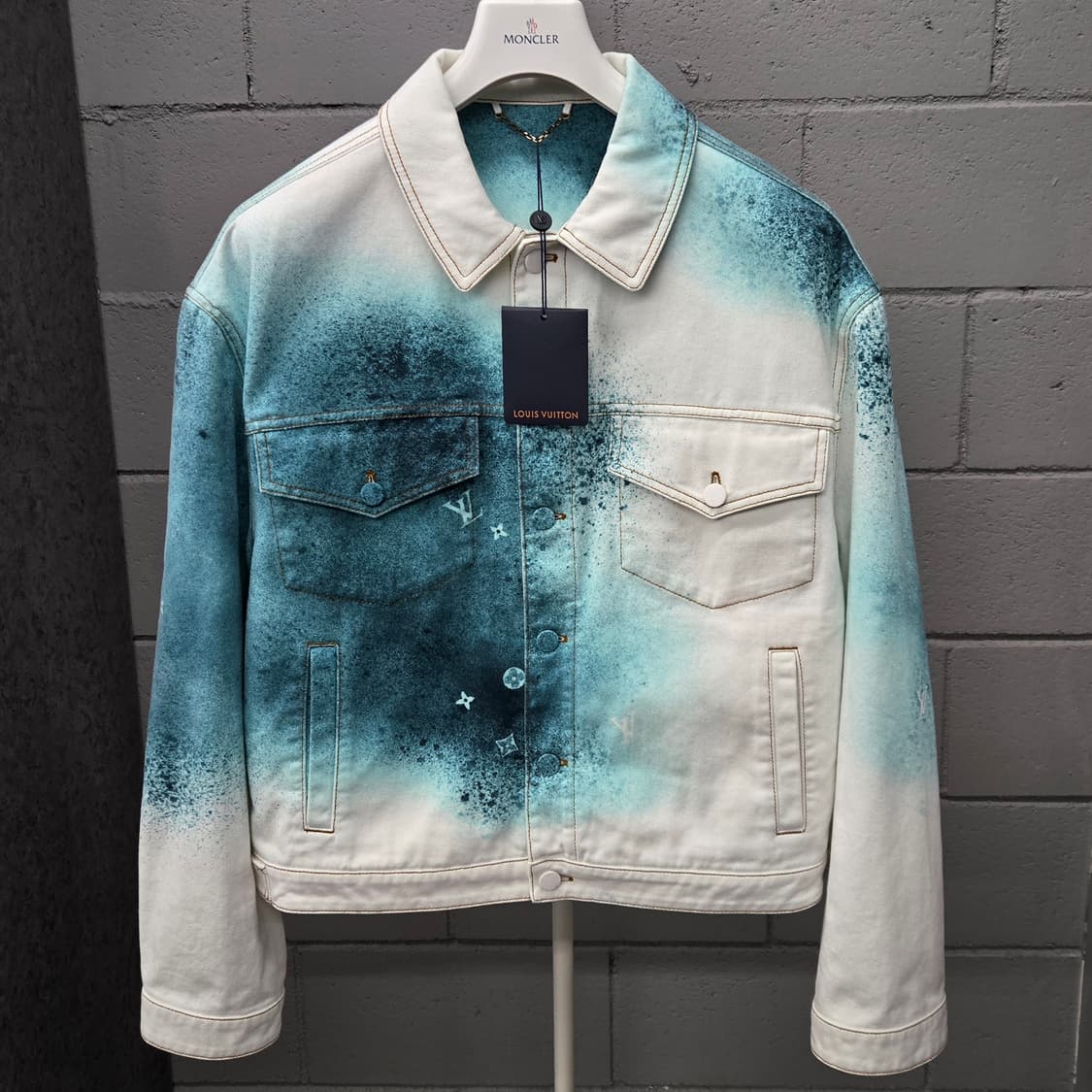 루이비통 LV 모노그램 스프레이 데님 자켓 50 상품이미지2