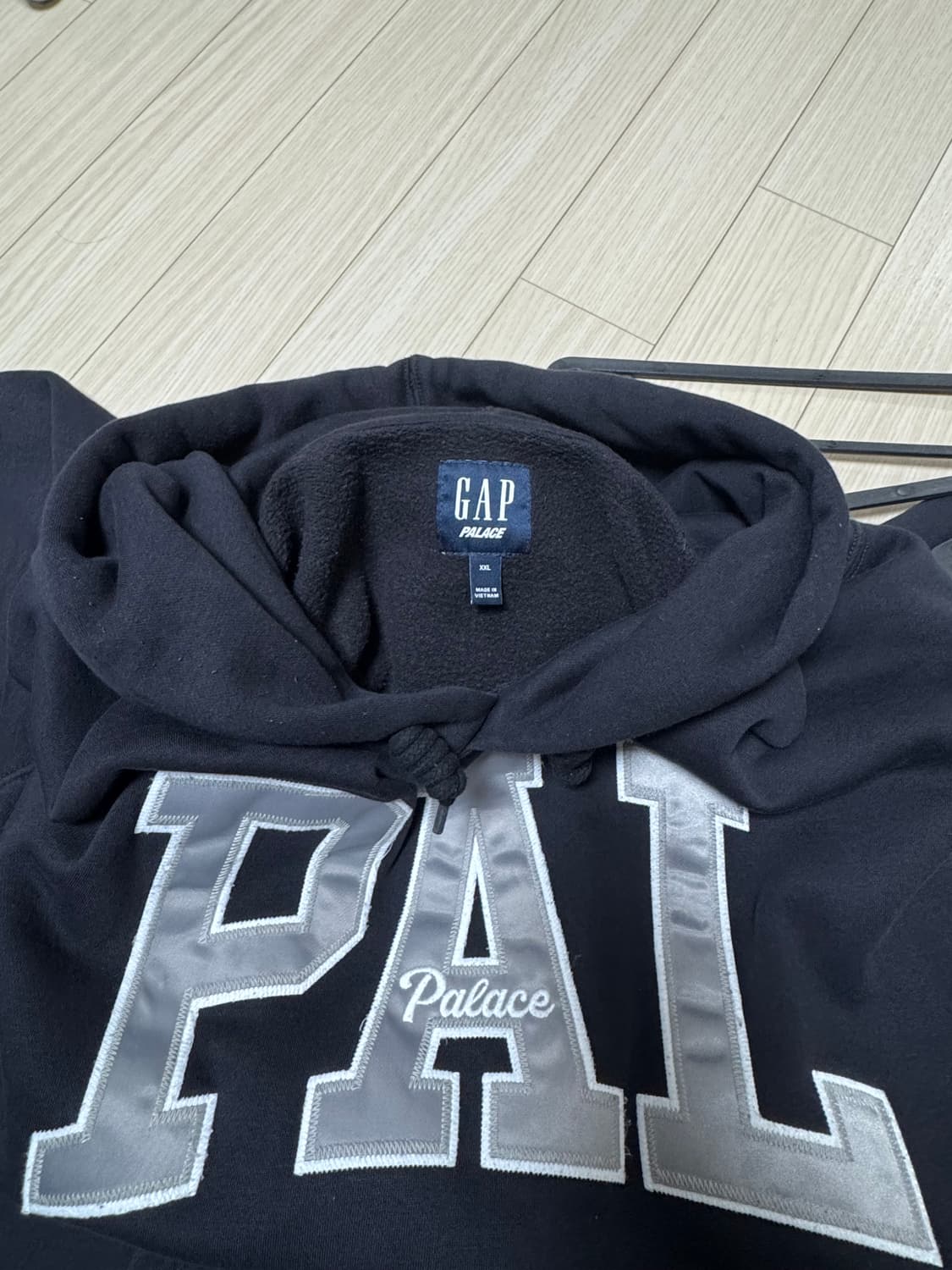 GAP과 Palace의 콜라보 후드 상품이미지4