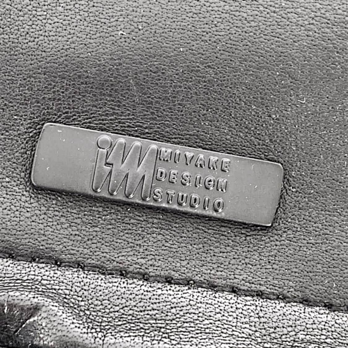 이세이미야케 90s 아카이브 카프스킨 플랩 메신저백 상품이미지8