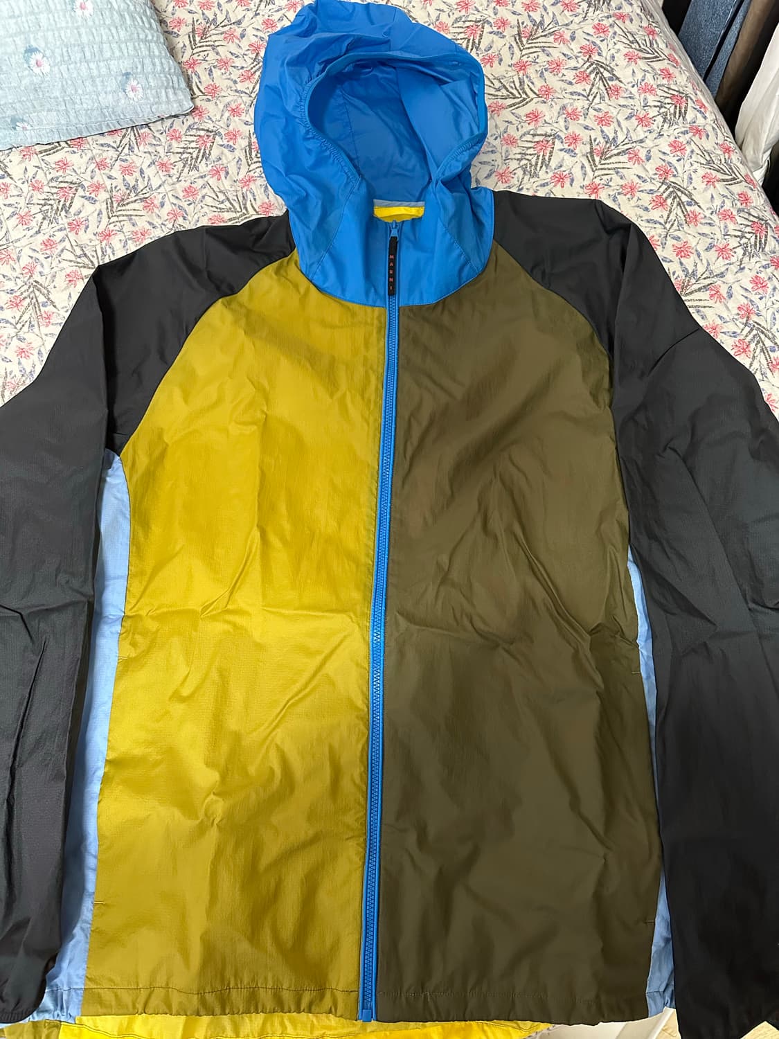 유니클로 마르니 바람막이 L 상품이미지1