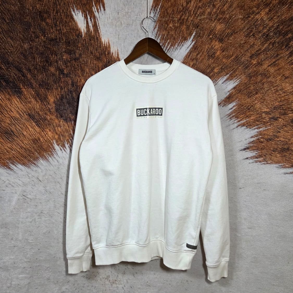 버커루 화이트 맨투맨 상품이미지1