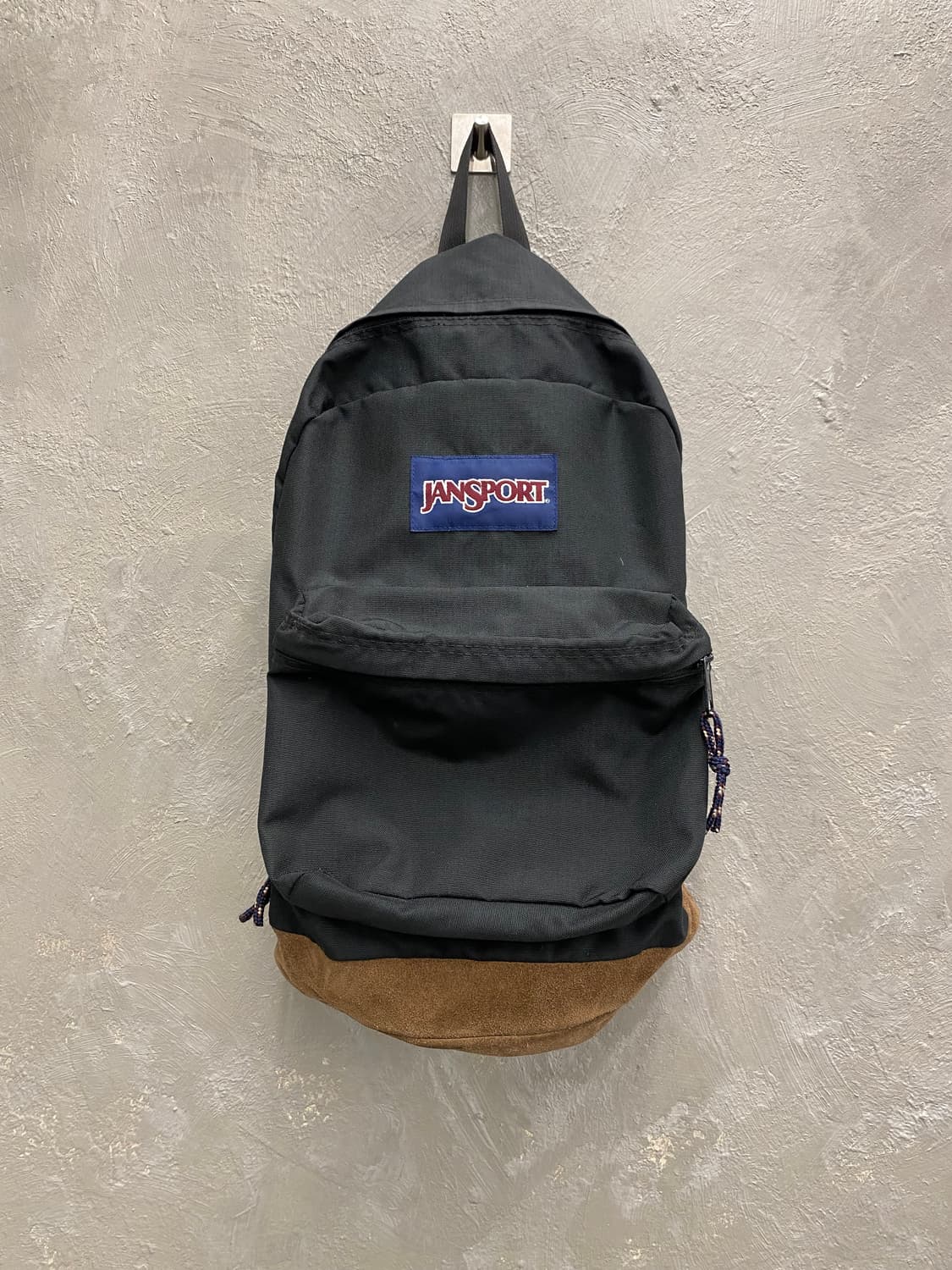 [33*52] Jansport 잔스포츠 스웨이드 바텀 블랙 백팩 상품이미지1