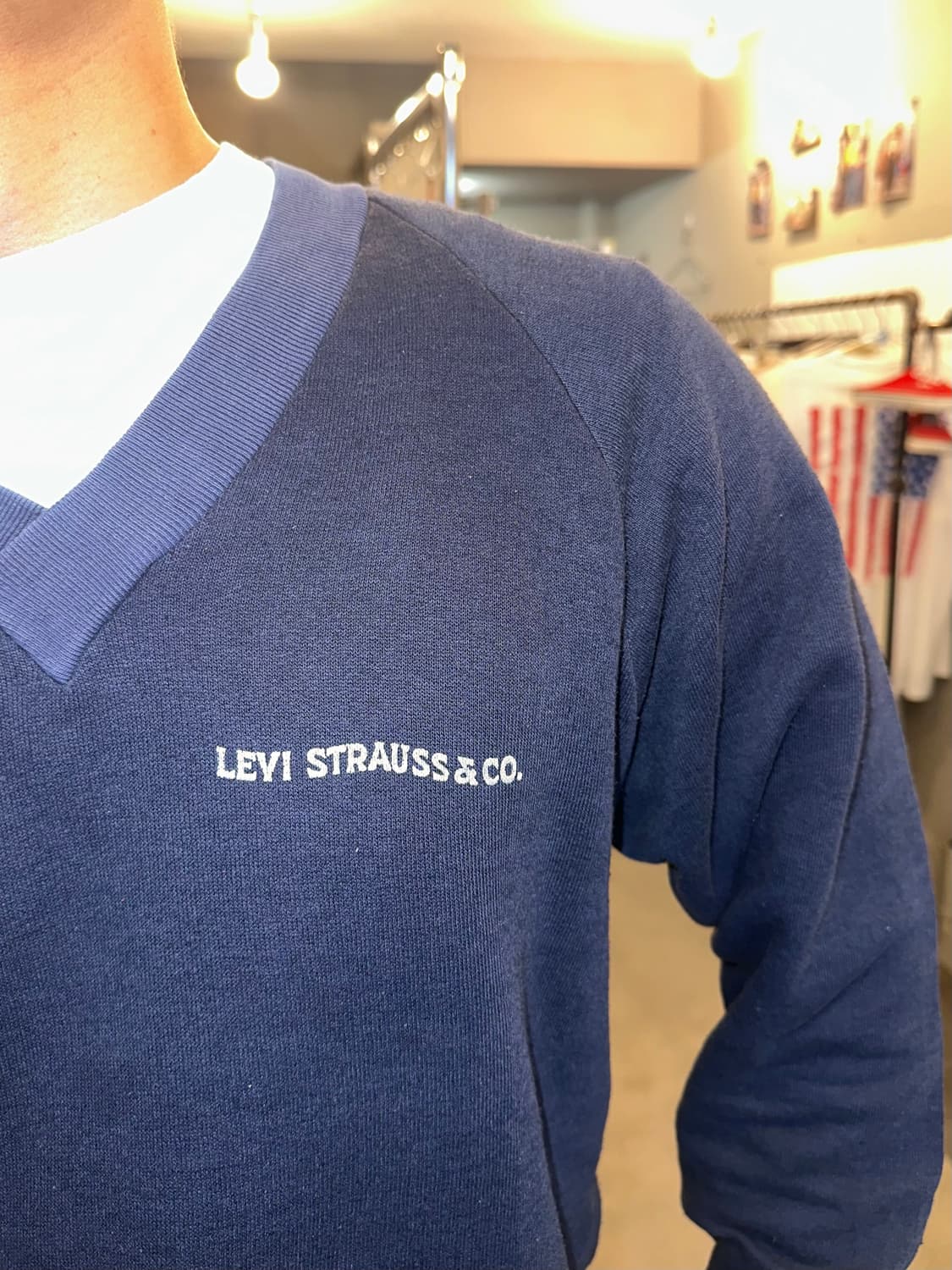 80’s Levi’s V-neck logo print sweatshirt 상품이미지4