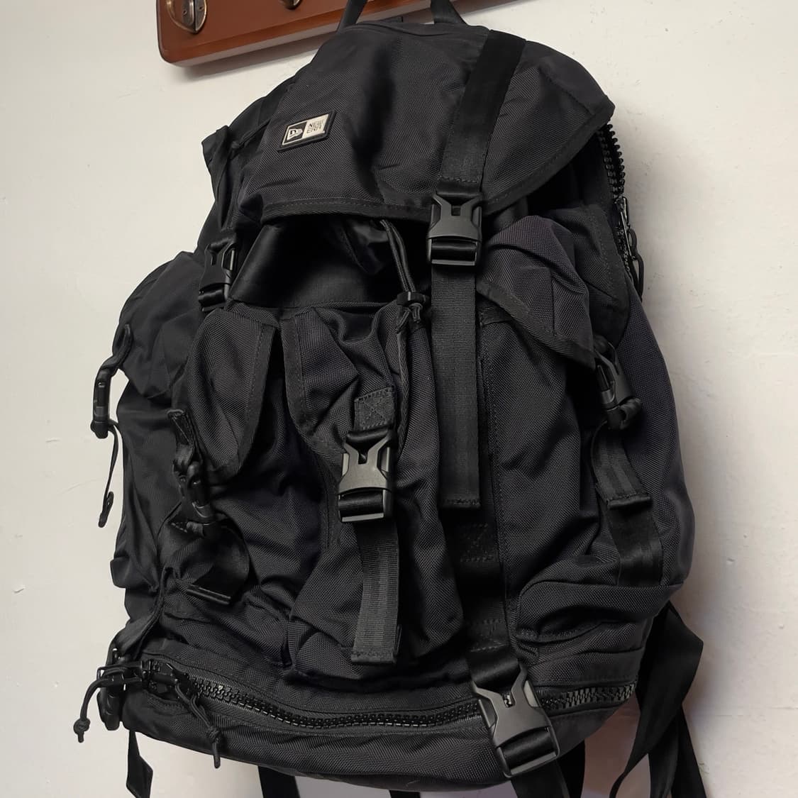 뉴에라 유틸리티 블랙 백팩   상품이미지2