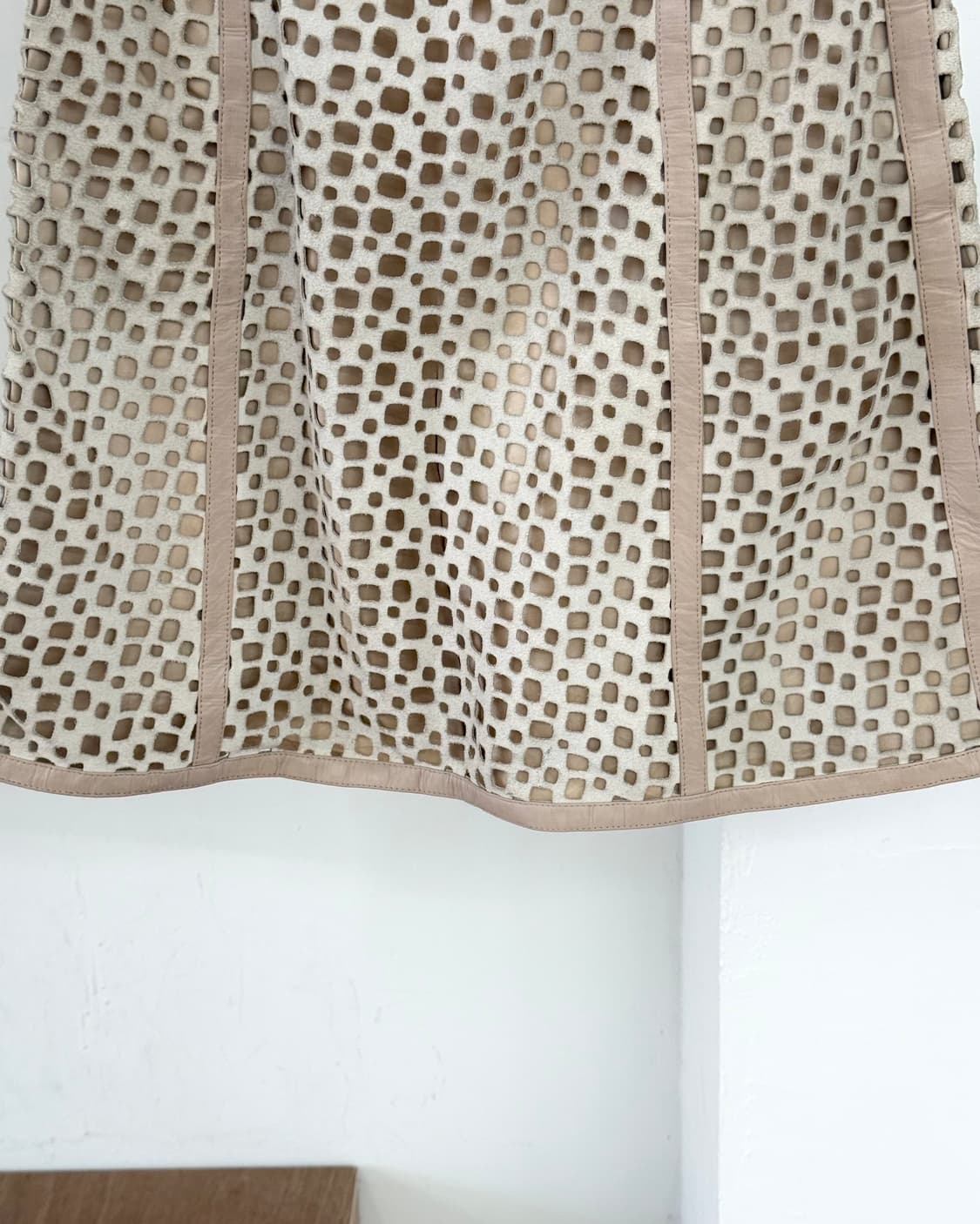 살바토레 페라가모 베이지 레이저컷 스커트 상품이미지6