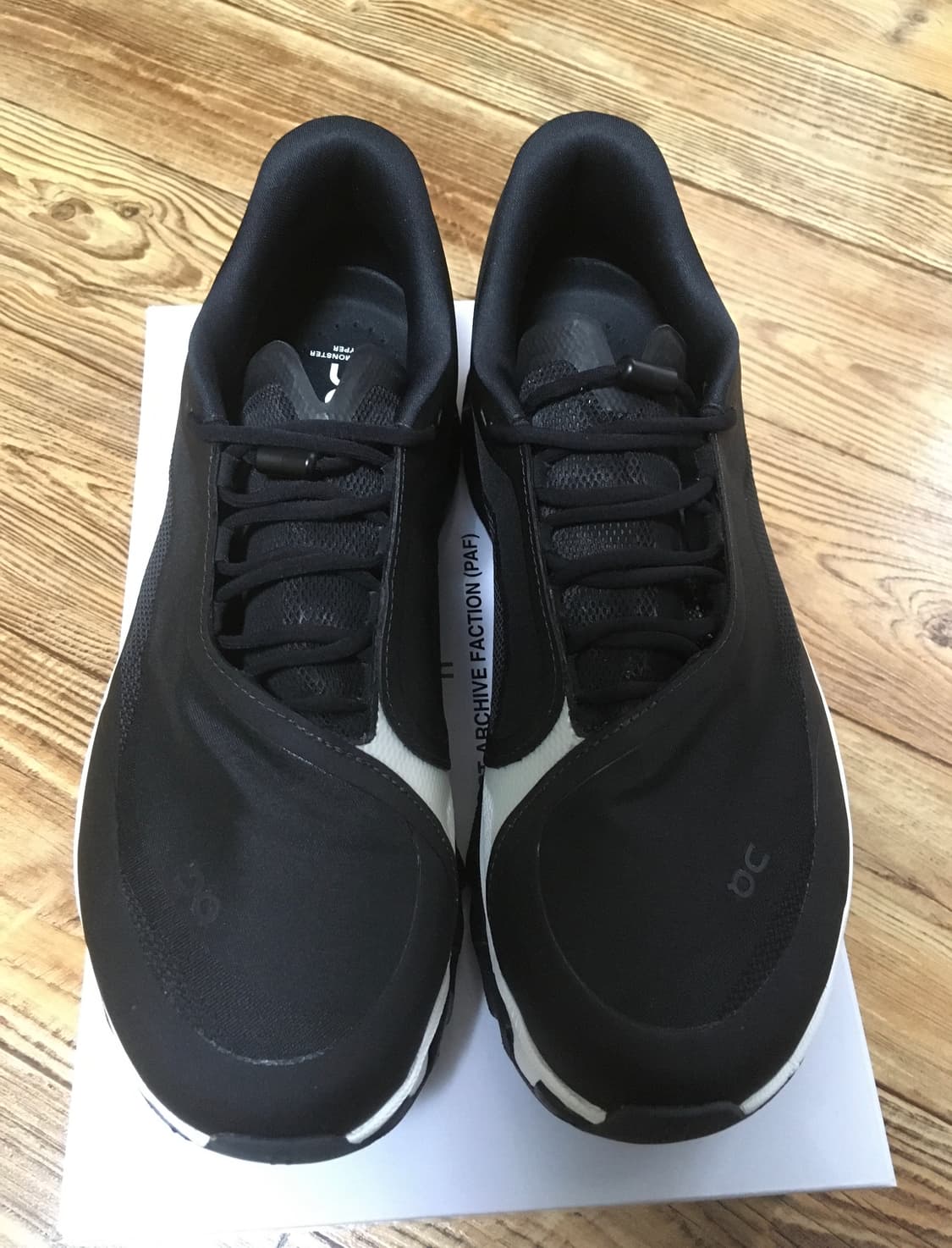 온러닝 파프 클라우드몬스터 하이퍼 블랙 판매합니다 상품이미지2