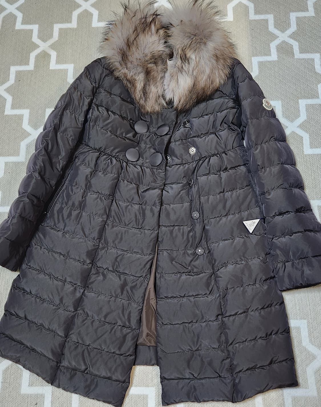 [정품 ] 몽클레어 패딩 다크브라운 사이즈 1 (여성용) 새상품급 한정판 상품이미지5