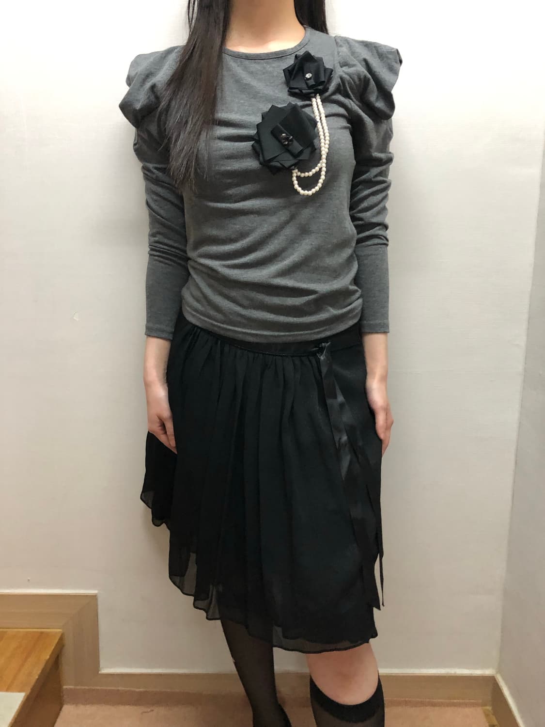 빈티지 그레이 플라워 셔링 탑 상품이미지2