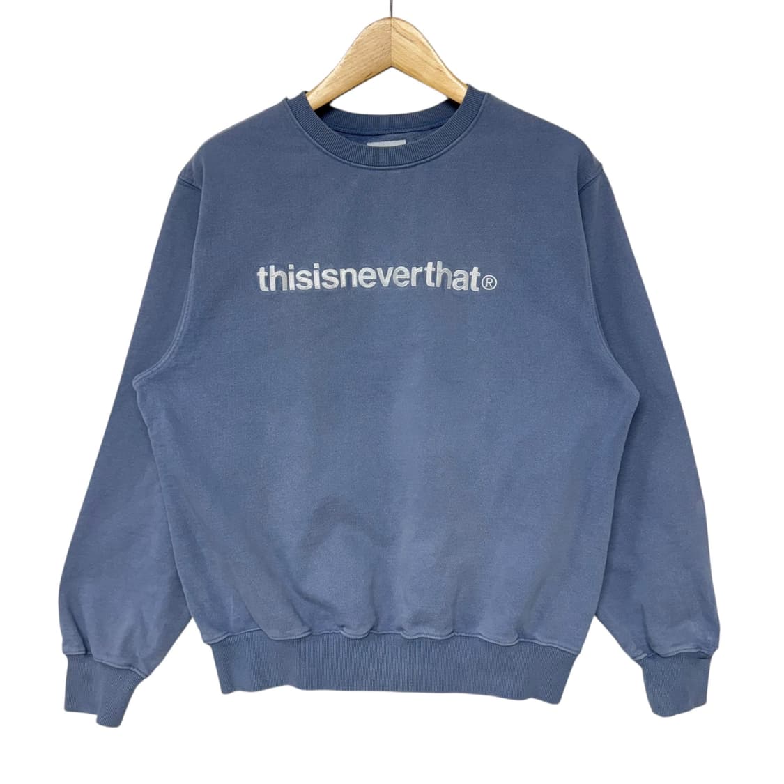 디스이즈네버댓 자수로고 맨투맨 상품이미지1