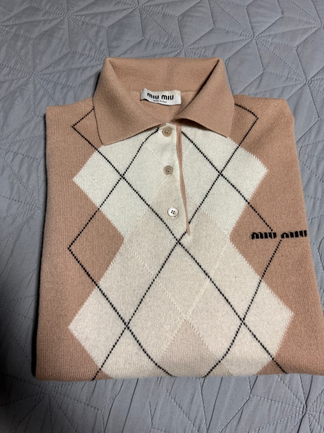 미우미우 miumiu 아가일 카라 폴로 니트 셔츠 집업 상품이미지1