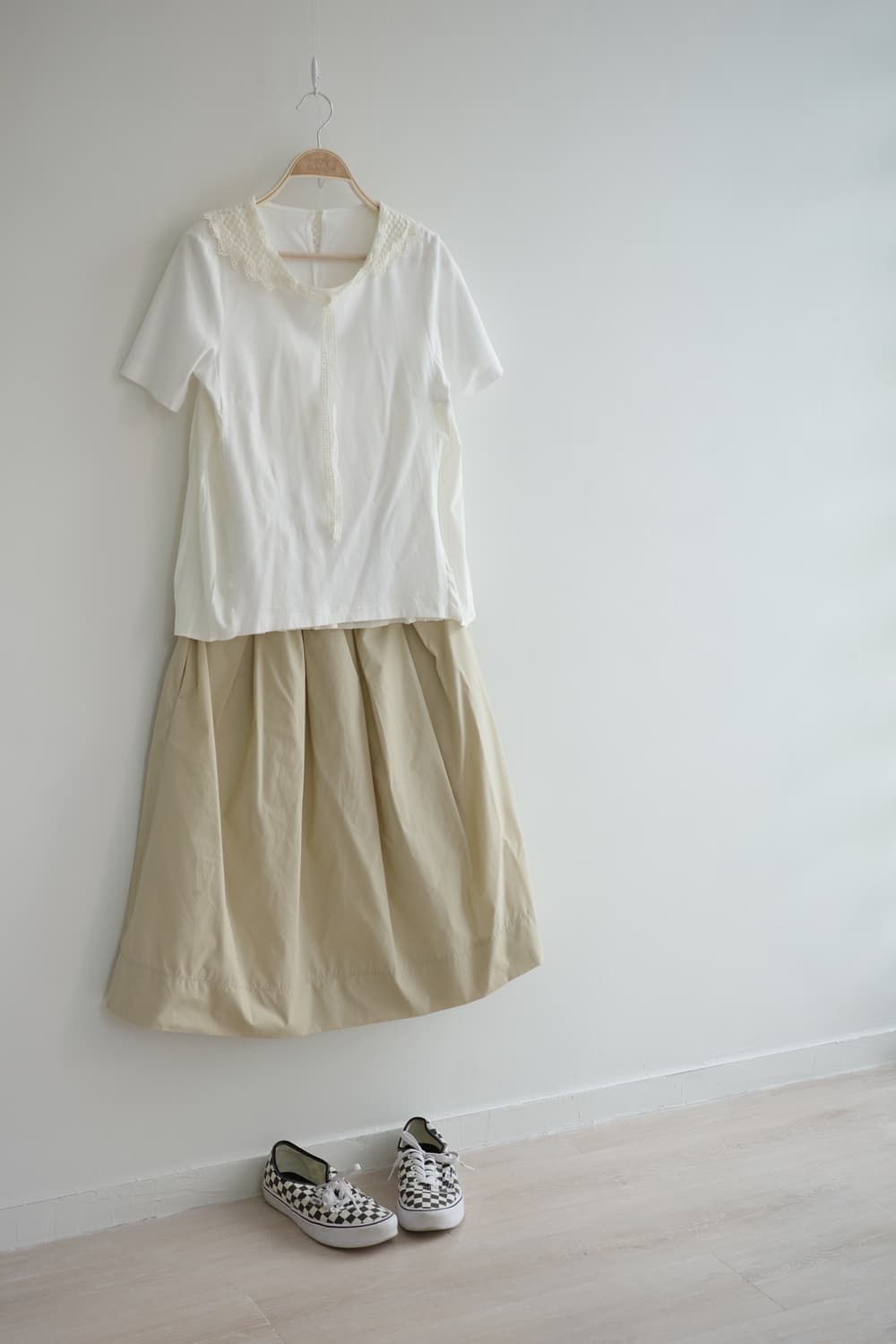 uniqlo 
• 베이지 핀턱 스커트 상품이미지1