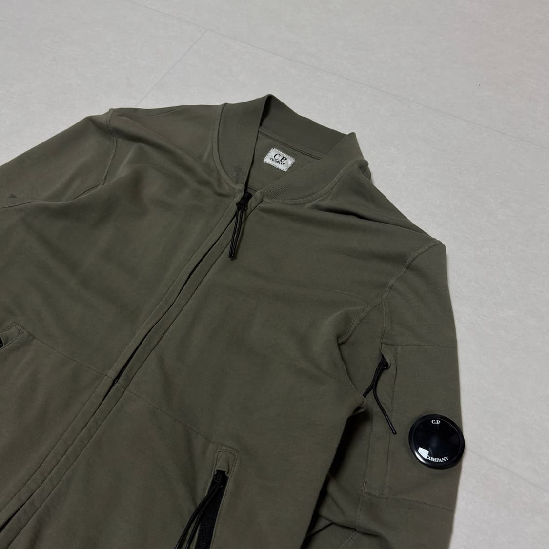 [ S ] CP컴퍼니 스웻 봄버 자켓 올리브 카키 상품이미지2